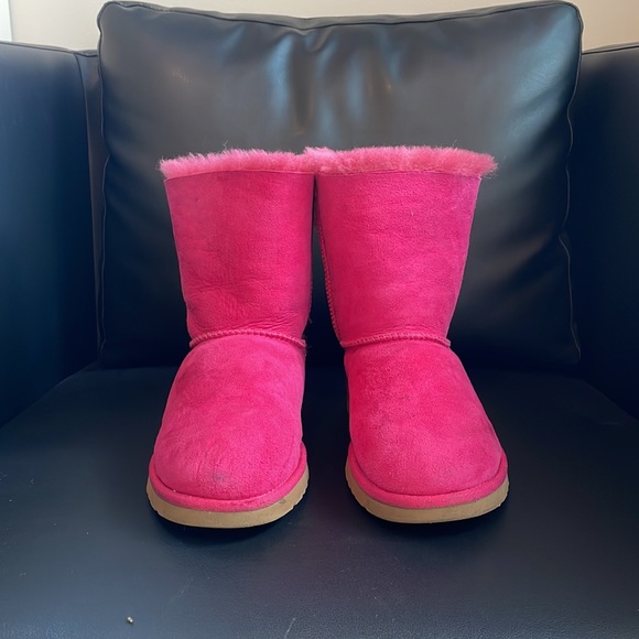 Hot Pink Bailey Bow Uggs (size kids 5 adult 7) - Picture 4 of 9
